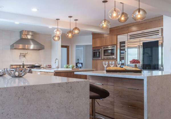 Distinctive Décor </br><a href="http://d-decor.com/" target="_blank" rel="noopener noreferrer">Website</a> Janice Peters