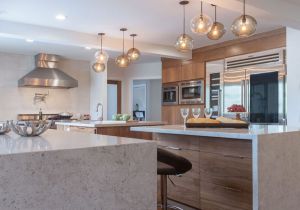 Distinctive Décor </br><a href="http://d-decor.com/" target="_blank" rel="noopener noreferrer">Website</a> Janice Peters