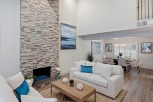 Della Rosa Designs</br><a href="https://dellarosadesigns.com/" target="_blank" rel="noopener noreferrer">Website</a>