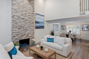 Della Rosa Designs</br><a href="https://dellarosadesigns.com/" target="_blank" rel="noopener noreferrer">Website</a>